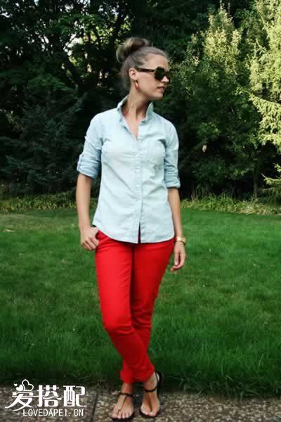 红色牛仔裤怎么搭配—红色牛仔裤的20种搭配法